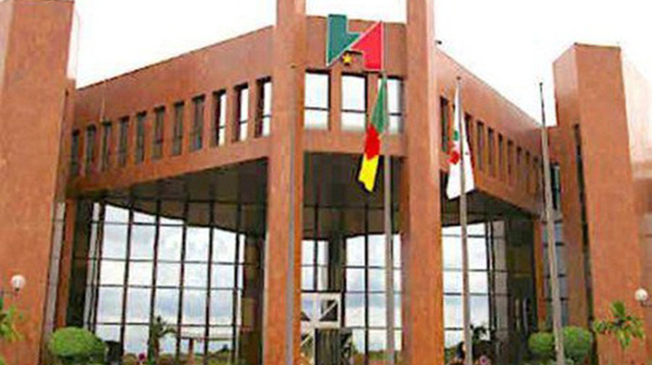 Cameroun: le gouvernement compte limiter les “interventions directes” de la SNH dans les opérations financières de l’Etat à 50% du montant total de la redevance pétrolière en 2018