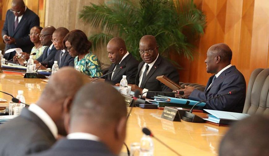 Côte d’Ivoire: les entreprises de transport et distribution de l’énergie devront aussi maintenir au moins 10% de leurs effectifs en cas de grève