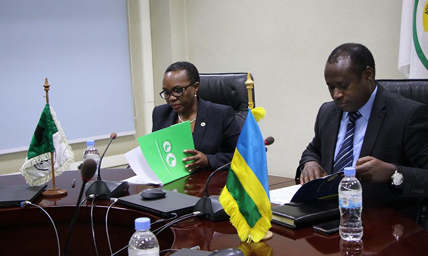 Rwanda: accord de financement signé entre la BAD et le gouvernement pour la phase 2 du Projet d’amélioration de l’accès à l’électricité