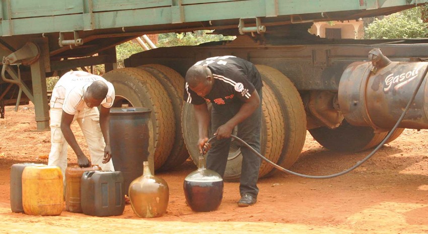 Les Douanes camerounaises ont saisi 111 000 litres de produits pétroliers et produits connexes de contrebande en 2019