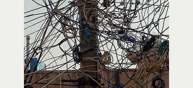 Cameroun: l’utilisation des poteaux électriques par les câblo-opérateurs présentée comme l’un des facteurs d’accidents sur le réseau électrique