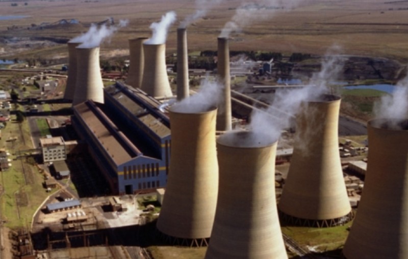 L’Afrique du Sud compte fermer 8 000 à 12 000 MW de centrales au charbon d’ici à 2032