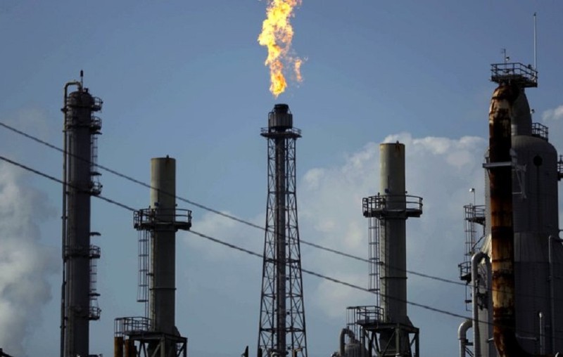Les pénuries de gaz naturel, GNL et charbon soutiennent la hausse de la demande de pétrole (AIE)