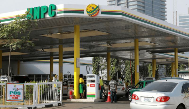 Nigeria : la hausse du prix des carburants et l’inflation obligent à revoir le salaire minimum